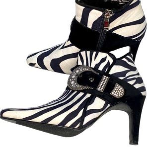 Lalla Zebra Print Pointy Toe Ankle Boots Black & White w/Side Zipper Size 5M